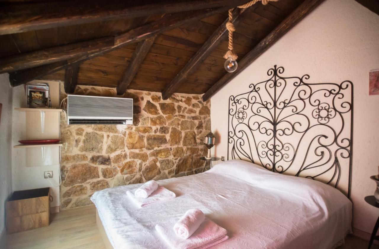 Stone Villas Nea Roda Exterior photo